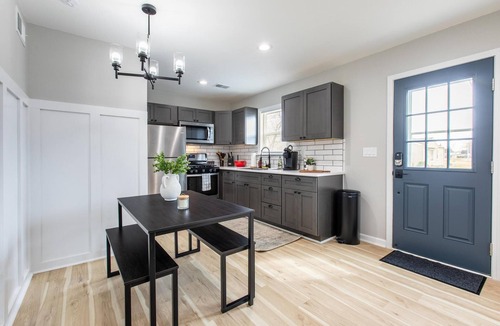 Melvindale House | Cute, Chic & Updated Melvindale Cottage!