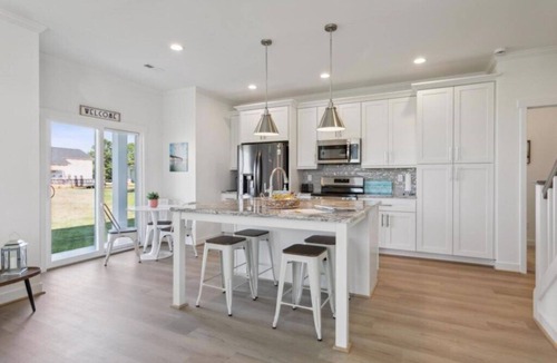 Tower Hill Cottage | Cute Cottage Awaits You! First Floor Primary Bedroom