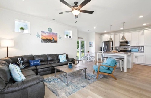 Tower Hill Cottage | Cute Cottage Awaits You! First Floor Primary Bedroom