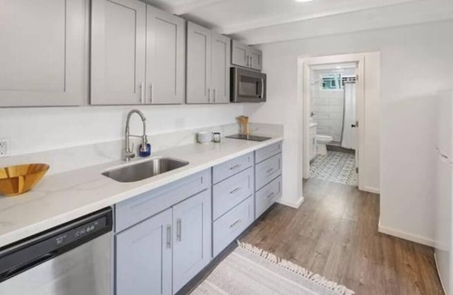 Kailua Apartment | Cute, cozy 1 bed walk to Beach