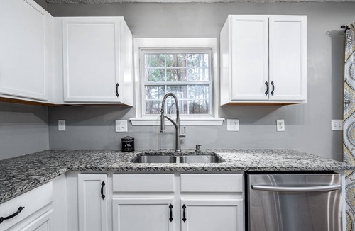 Durham House | Cute, Cozy, Comfy pet friendly 4 Bedroom with Fenced yard!