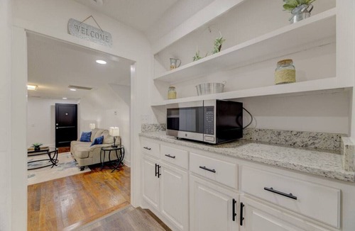 Columbia Apartment | Cute Double-Suite Columbian Apartment Home!