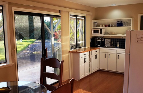 Pauwela Apartment | Cute, Private & Tranquil Hideaway, Ocean Views. Near Hana Hwy. A/C.