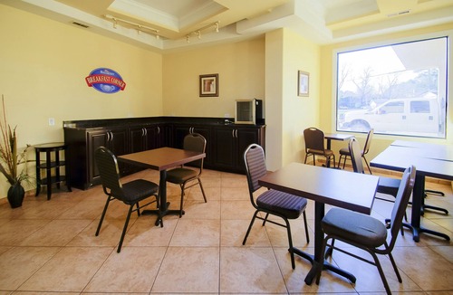 Chocowinity Hotel | Cypress Inn & Suites Washington by OYO