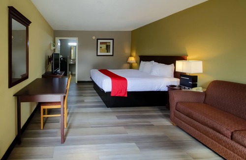 Chocowinity Hotel | Cypress Inn & Suites Washington by OYO