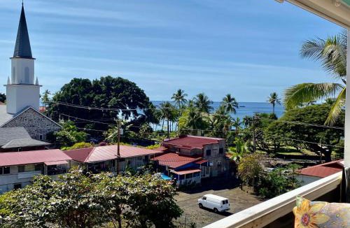 Historic Kailua Village Apartment | Da Kona West 305