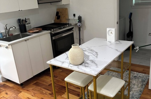 Oak Cliff House | Dallas Dream: Modern Luxury 2BR/1BA with TVs in Every Room – Minutes to Downtown