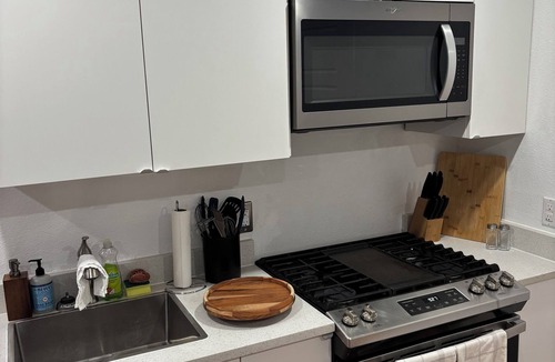 Oak Cliff House | Dallas Dream: Modern Luxury 2BR/1BA with TVs in Every Room – Minutes to Downtown