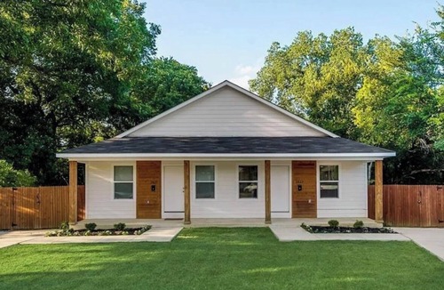 Oak Cliff House | Dallas Dream: Modern Luxury 2BR/1BA with TVs in Every Room – Minutes to Downtown