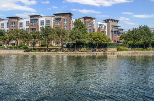 Las Colinas Apartment | Dallas–Fort Worth Crew-Ready 2BR · Pool+Gym·Irving