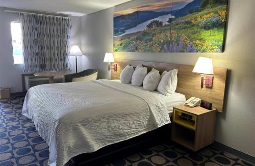 Peach County Hotel | Days Inn by Wyndham Byron