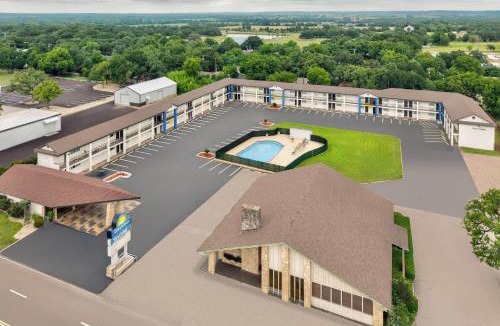 Gatesville Hotel | Days Inn by Wyndham Gatesville