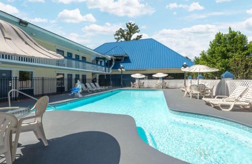 Garden City Hotel | Days Inn by Wyndham Savannah Airport