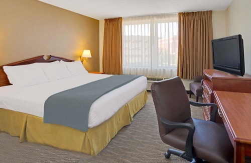 Downtown Hotel | Days Inn by Wyndham Silver Spring