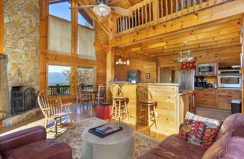 Marion Cabin | Days Like This | Pet Friendly, Charcoal Grill, Deck & Mountain Views! - 2 Bedroom, 2.5 Bathroom
