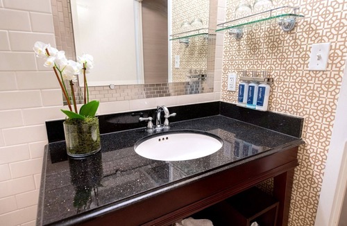 Downtown Washington D.C. Hotel | DC Executive King – Elevated Comfort & Views