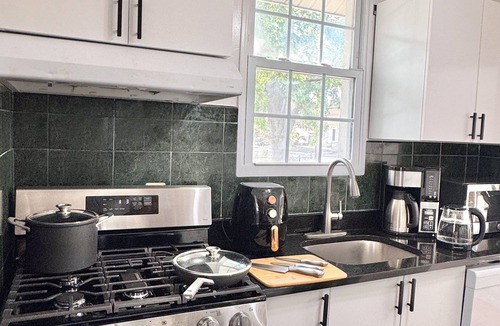 Douglas Park House | DC Getaway: Cozy 4BR Oasis by Metro & Airports