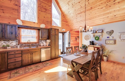 Sparta Cabin | Deck, Gas Grill + Mtn Views: Sparta Cabin Stay!