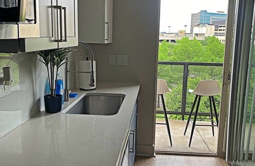 Deep Ellum Apartment | Deep Ellum-Sleeps 5-Balcony-Pool-Medical District
