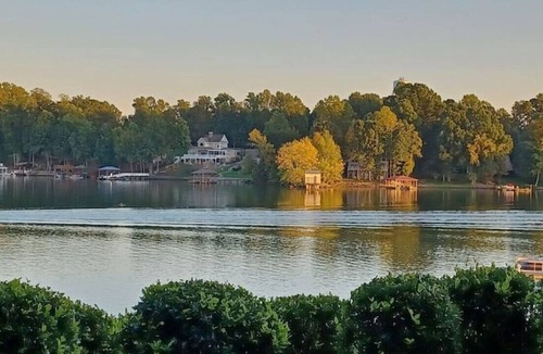Mount Mourne Apartment | Deepwater Terrace-Beautiful 3-bedroom condo with lake views!
