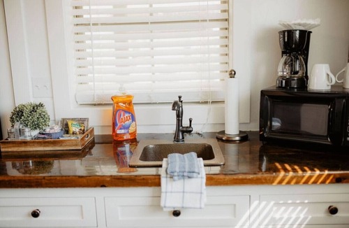 Elm Mott House | Deerfield Countryside Cabin #6