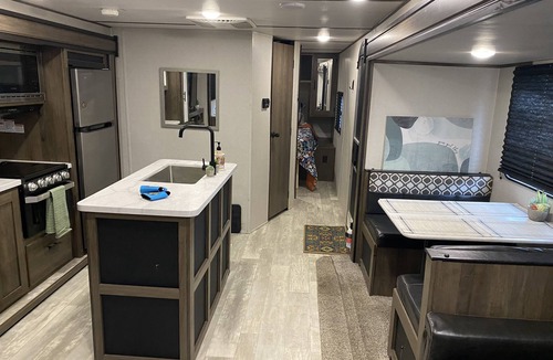 Burnet House | Delightful 1 Bedroom RV on Spider Mountain
