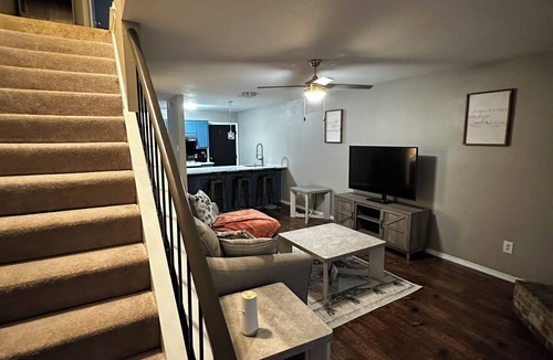 Duncanville House | Delightful 2-bedroom townhome with AC in Duncanville. Close to Downtown Dallas!