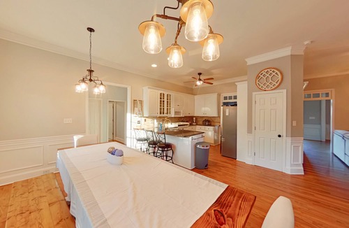 Evans House | Delightful 4-bedrooms master rental in charming Evans