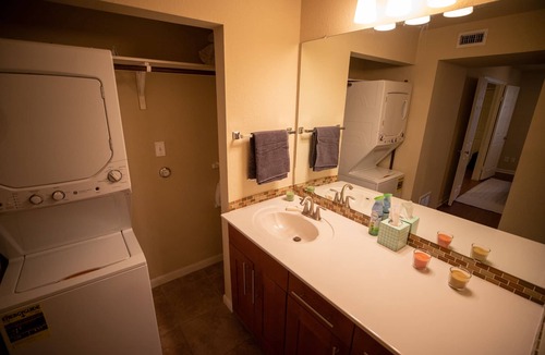 North Shoal Creek Condo | Delightful Gem w/Self Check-in, Washer inside, Gr8 location