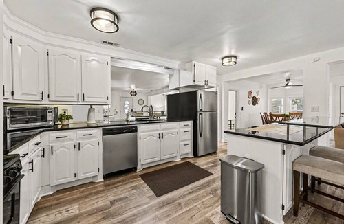 Mount Pleasant Apartment | Delightful, Spacious 4BR/2BA close to Shem Creek!