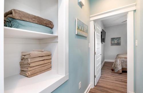 Deltaville House | Deltaville 2BR Retreat, Walk to Museum, Boat Parking