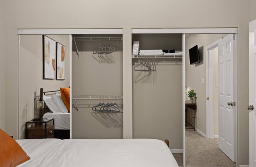 Wells Branch Apartment | Deluxe 2BR Apartment w/ balcony on-site gym & pool