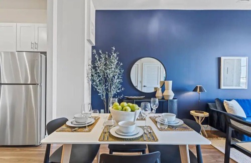 Old Town West Apartment | ⚜Deluxe Executive Old Town Apt w/Dedicated Office⚜