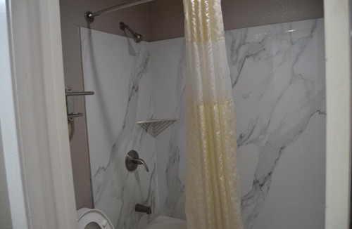 Irving Hotel | Deluxe Inn Irving