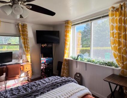 Capitol Heights Apartment | Deluxe Sunny Double Studio DC MD Line
