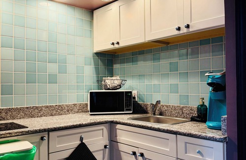 Northwest Apartment | Den in DC, Newly Renovated 1-bedroom, Spacious, Clean & Bright