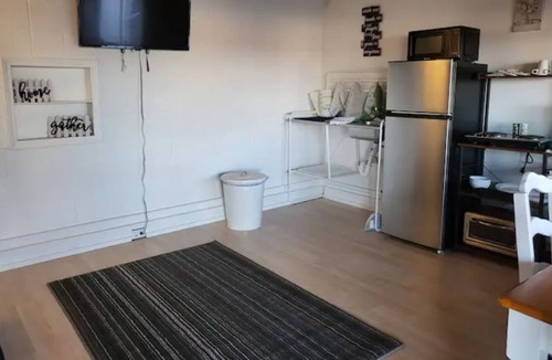 Laguna Park Apartment | Derekville #6 - Private Unit - Gated Pool