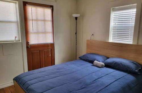 Laguna Park Apartment | Derekville #8 - Private Unit - Gated Pool
