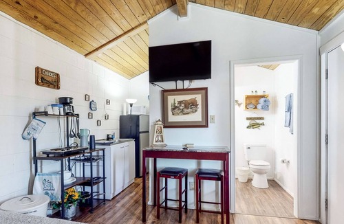 Laguna Park House | Derekville Unit #1 | Condo in Clifton with pool & hot tub