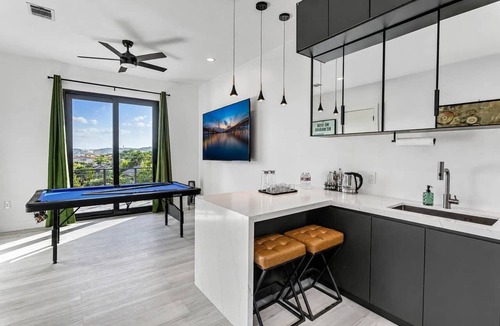 Comanche Trail House | Designer Lake View Retreat | 5 bedrooms | Rooftop