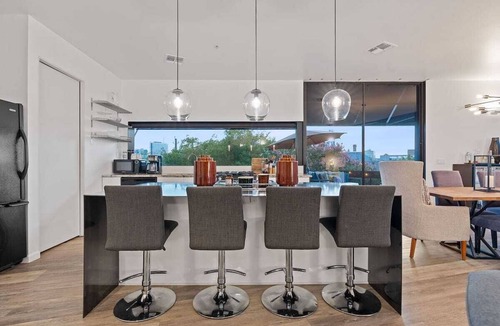 Central East Austin Condo | Designer Penthouse Suite, East Downtown Austin