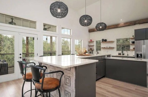 Henly House | Designer TX Hill Country Ranch -Chillaxin Vibes & Views, Family & Fido Friendly
