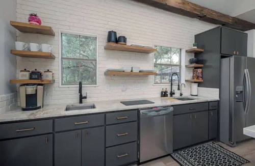 Henly House | Designer TX Hill Country Ranch -Chillaxin Vibes & Views, Family & Fido Friendly