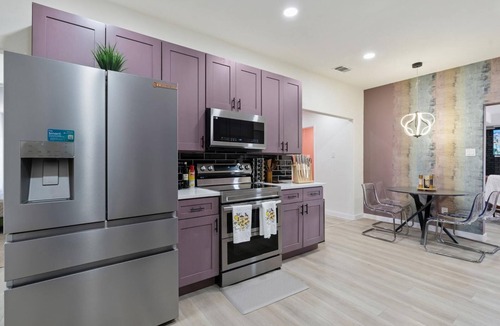North Richland Hills House | DFW Basecamp ✨ Sleeps 16 ⚽ FIFA Retreat ✦ 🤠 Stockyards ✦ 🎤 Karaoke ✦ 🏀 Court 🌌
