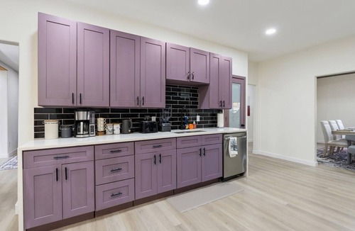 North Richland Hills House | DFW Basecamp ✨ Sleeps 16 ⚽ FIFA Retreat ✦ 🤠 Stockyards ✦ 🎤 Karaoke ✦ 🏀 Court 🌌