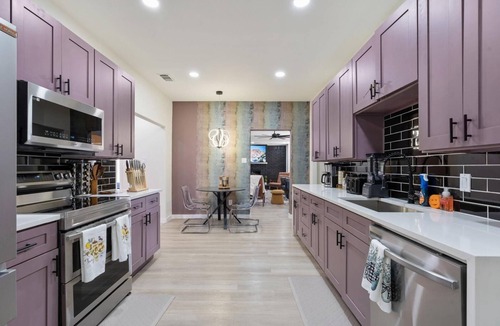 North Richland Hills House | DFW Basecamp ✨ Sleeps 16 ⚽ FIFA Retreat ✦ 🤠 Stockyards ✦ 🎤 Karaoke ✦ 🏀 Court 🌌