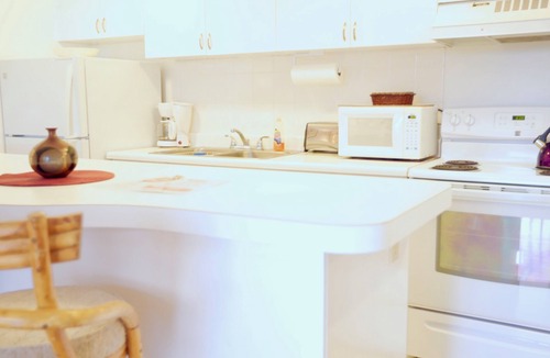 Waikiki Apartment | Diamond Head & Ocean View - Free Parking - Walk to the beach.
