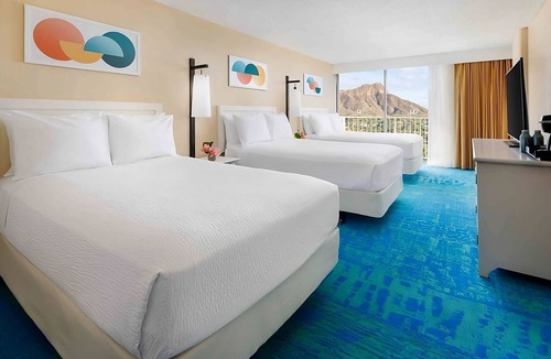 Diamond Head - Kapahulu - St. Louis Hotel | Diamond Head View Triple Doubles, 4 Units, The Twin Fin Hotel