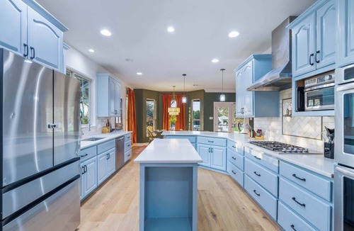 Austin House | Dink, Dip, & Dream - Pickleball - Pool - Putt Putt