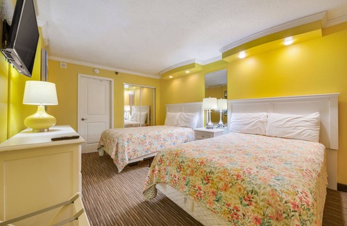 Myrtle Beach Resort | Direct oceanfront, separate bedroom, full kitchen - rates lower than last year !